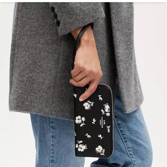 NWT Coach Long Zip Around Wallet With Floral Print - Picture 3 of 4